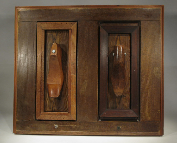 2010.14_left_and_right_shoe_forms.JPG